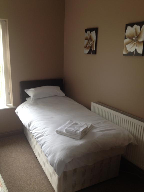 Coach & Horses Bed & Breakfast Tredegar Room photo